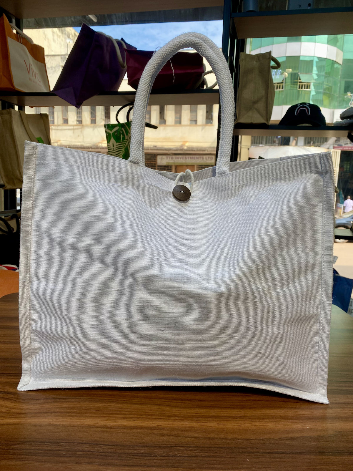 Juco White with Button 41x33x15
