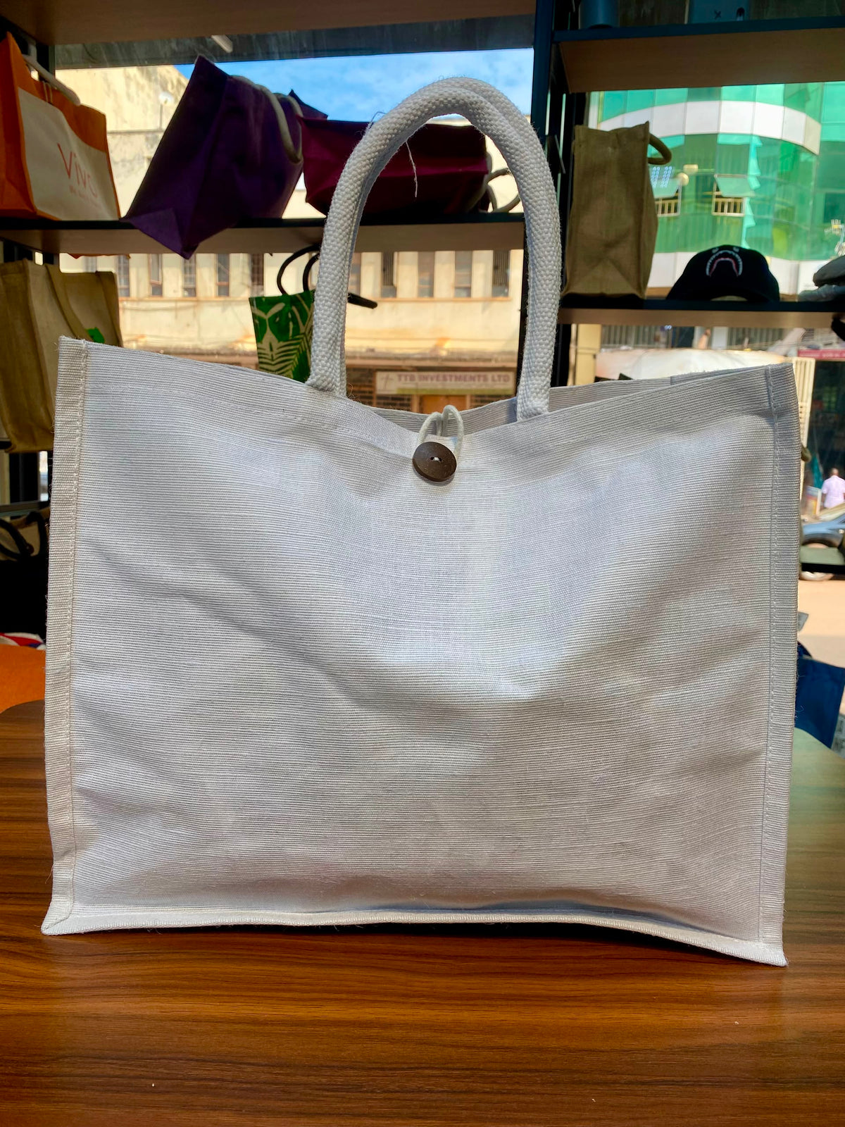 Juco White with Button 41x33x15