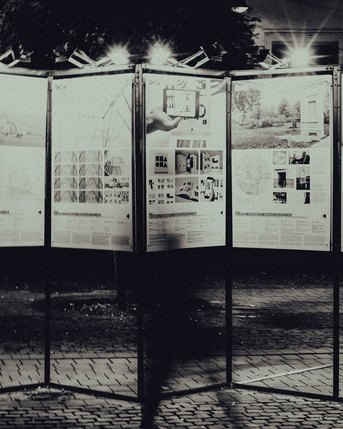 Roll-up banner stand