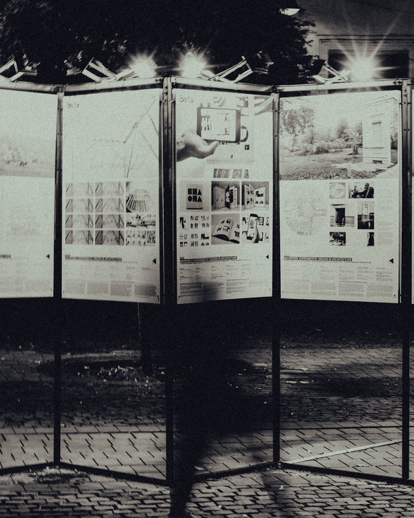 Roll-up banner stand